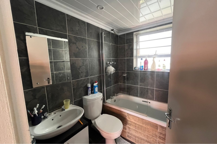 2 Bedroom Property for Sale in Walmer Link Eastern Cape
